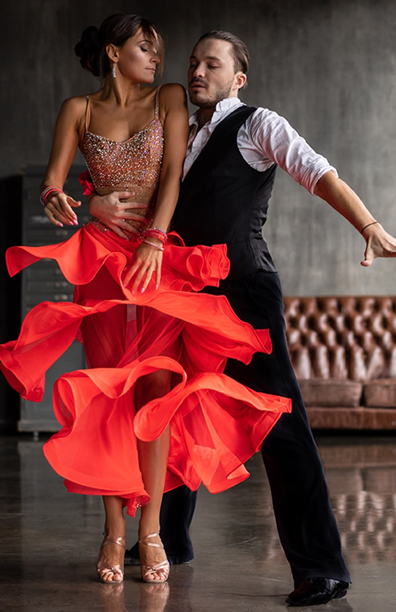 https://modernstepsdance.com/wp-content/uploads/2019/12/stock-photo-young-beautiful-couple-dancing-tango-1229157769-773-x-1195.jpg